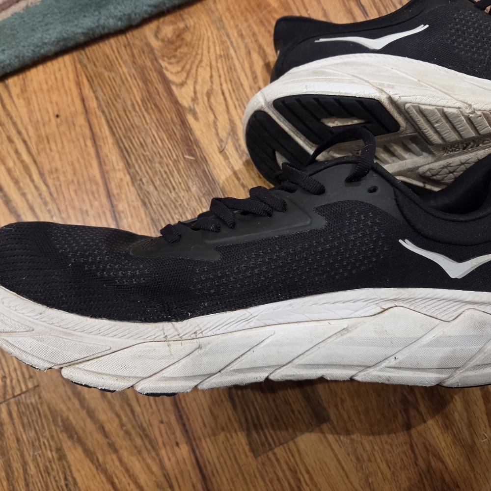 HOKA WOMEN'S HOKA ARAHI 7 RUNNING SHOES Size 10.5 Black